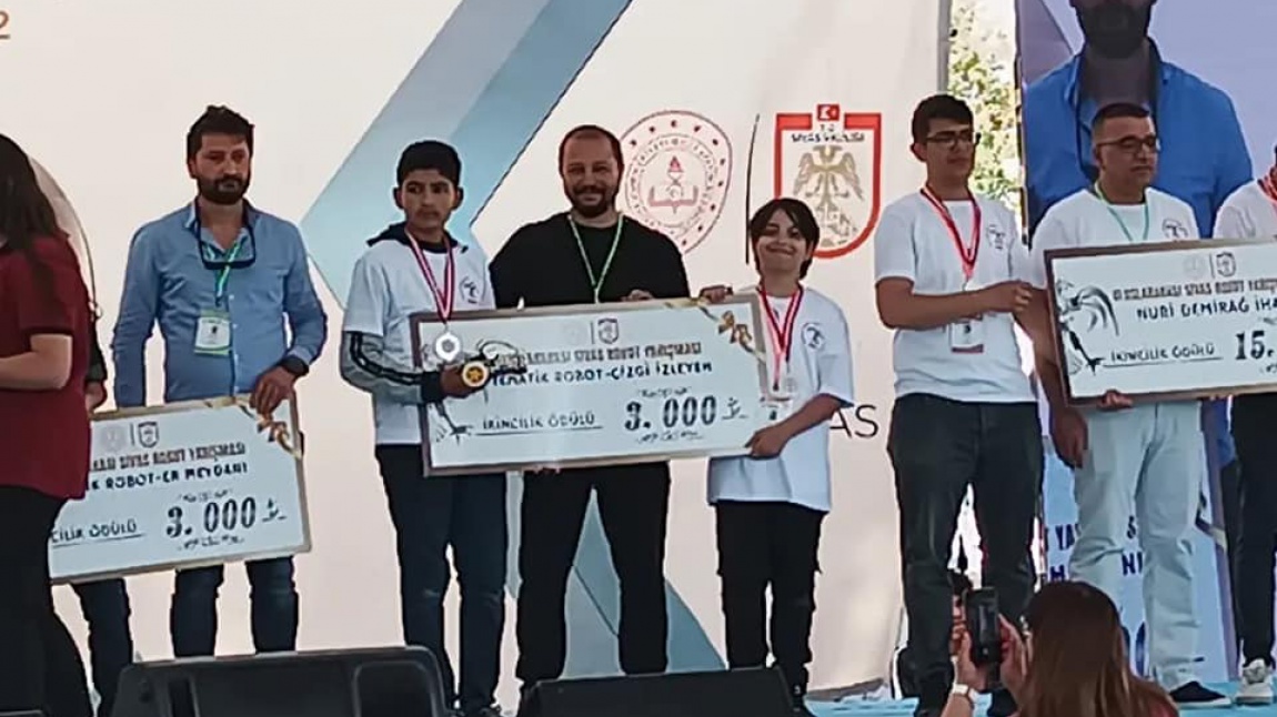 Uluslararası Sivas Robot Yarışmasında Türkiye İkincisiyiz
