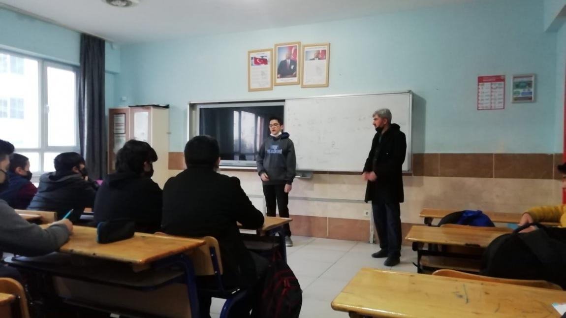 2021 Lgs okul birincisi Semih Eren Erdoğan 8. Sınıf öğrencileri ile tecrübelerini paylaştı.