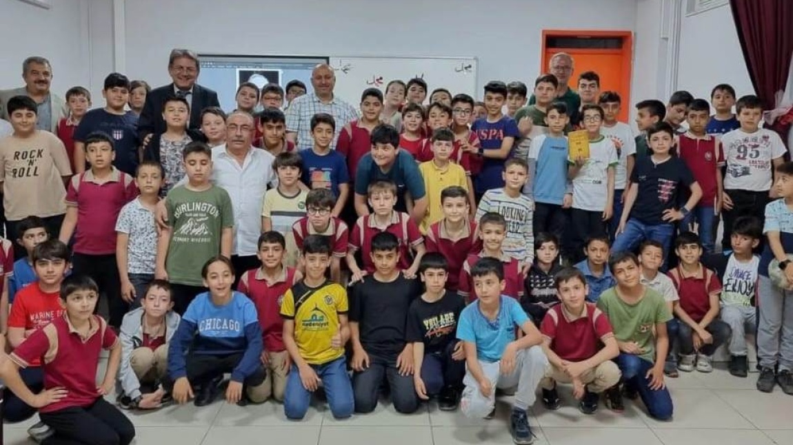 Dilimizin Zenginlikleri Projesi kapsamında Şair ve Araştırmacı Yazar Mehmet Gözükara okulumuzu ziyaret etti.