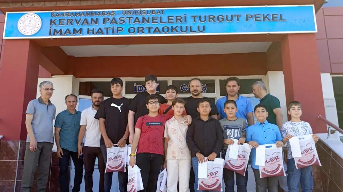 Yarışmalarda derece alan öğrencilerimiz ödüllendirildi.